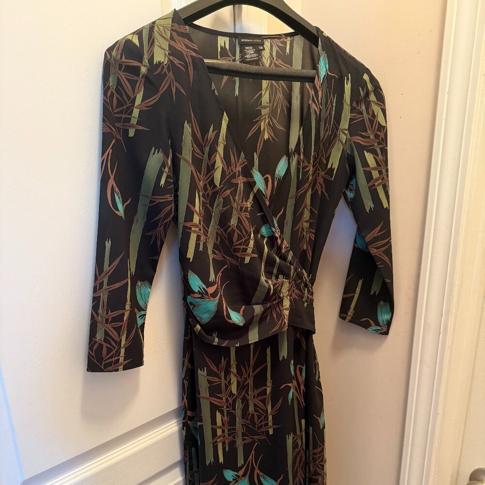 BCBG Maxazria women colorful dress Size XS 3/4 sleeve V-Neck